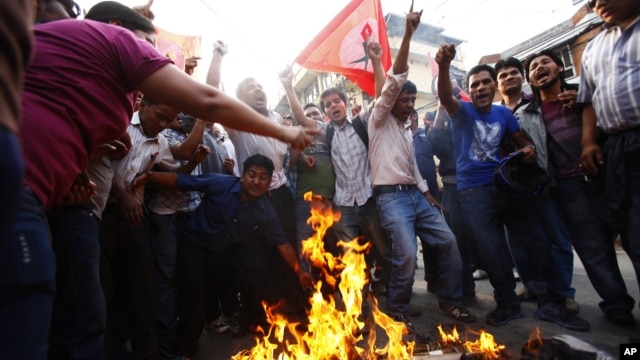 Members of Nepal Student Union affiliated with Nepali Congress chant slogans while they burn an effigy of Prime Minister Baburam Bhattarai in Katmandu, Nepal, May 31, 2012.