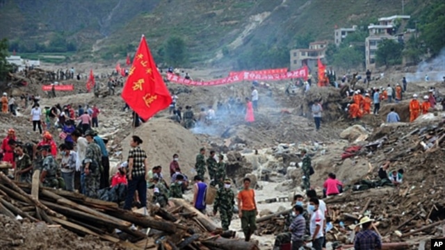 Heavy rains compound search and rescue operation in northwest China's Gansu province, 12 Aug 2010