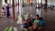 ဒုကၡသည္ေတြကို ေဘးလြတ္ရာ ဓမၼာ႐ံုေတြမွာ ယာယီေနရာခ်ထားစဥ္ (၁၄ ေမ ၂၀၁၃)