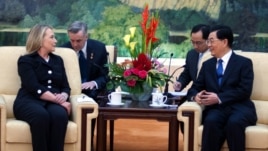U.S. Secretary of State Clinton speaks with Chinese President Hu Jintao during their meeting at the Great Hall of the People in Beijing, Sept. 5, 2012. 