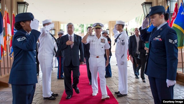 ³ªÄ«Å¸´Ï °Õ ÀϺ» ¹æÀ§»ó(°¡¿îµ¥ ¿ÞÂÊ)ÀÌ 23ÀÏ ÇÏ¿ÍÀ̸¦ ¹æ¹®ÇØ ÇØ¸® ÇØ¸®½º ¹Ì ÅÂÆò¾ç»ç·É°ü µî ¹Ì±º °íÀ§ °ü¸®µéÀ» ¸¸³µ´Ù. »çÁø Ãâó = ¹Ì ÅÂÆò¾ç »ç·ÉºÎ.