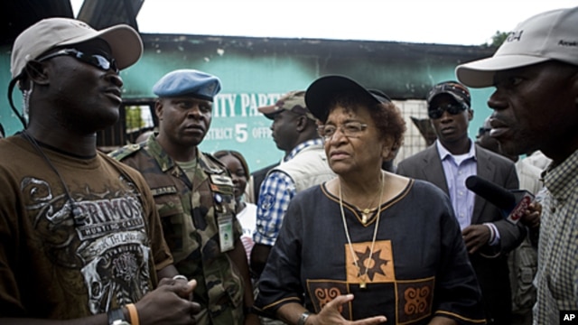 Liberian President Ellen Johnson Sirleaf (L) addresses a crowd of supporters outside offices of her party on the outskirts of Monrovia, October 15, 2011.