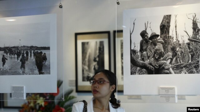 Một cuộc triển lãm ảnh về chiến tranh Việt Nam tại Hà Nội.