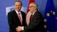 Turkish President Recep Tayyip Erdogan, left, is greeted by European Commission President Jean-Claude Juncker prior to a meeting at EU headquarters in Brussels, Belgium, Oct. 5, 2015. 