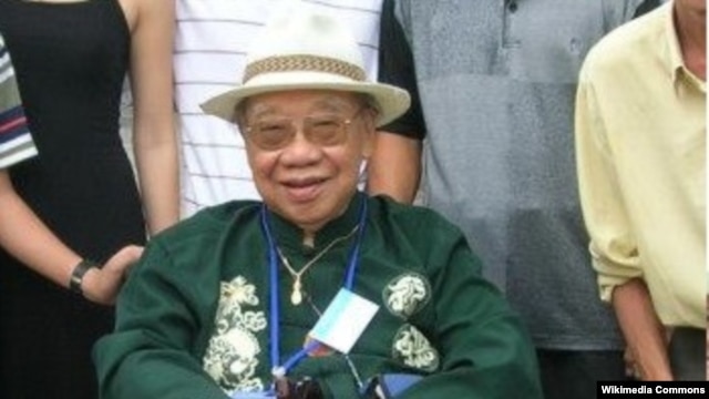 Giáo sư - Tiến sĩ Trần Văn Khê là thành viên Hội đồng Quốc tế Âm nhạc thuộc UNESCO.