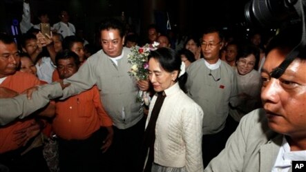 အမ်ဳိးသားဒီမိုကေရစီအဖဲြ႕ခ်ဳပ္ ဥကၠ႒ ျပည္သူလႊတ္ေတာ္
ကိုယ္စားလွယ္ ေဒၚေအာင္ဆန္းစုၾကည္ ဥေရာပ ငါးႏိုင္ငံခရီးစဥ္