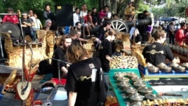 Pementasan kelompok Gamelan Padhang Moncar di Solo tahun 2013 (Dok: Budi S. Putra)