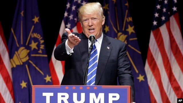 Ứng cử viên tổng thống của đảng Cộng hòa Donald Trump phát biểu trong một cuộc vận động tranh cử tại Evansville, Indiana. 