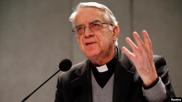 Linh mục Federico Lombardi, phát ngôn viên của  
