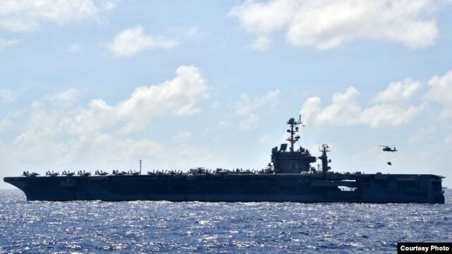 Tàu sân bay USS George Washington của Hải quân Hoa Kỳ ở biển Philippines, 15/11/2013