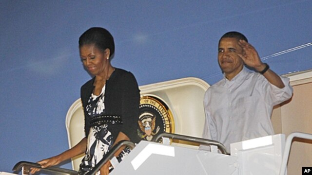 President Barack Obama and first lady Michelle Obama disembark Air Force One as they arrive at Hickam Air Force Base in Honolulu, Hawaii, where they will host the APEC summit, November 11, 2011.