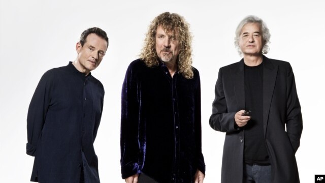 Ba thành viên trong nhóm nhạc rock Led Zeppelin của Anh quốc - nhạc sĩ keyboard và trống bass John Paul Jones, nhạc sĩ guitar Jimmy Page và ca sĩ Robert Plant