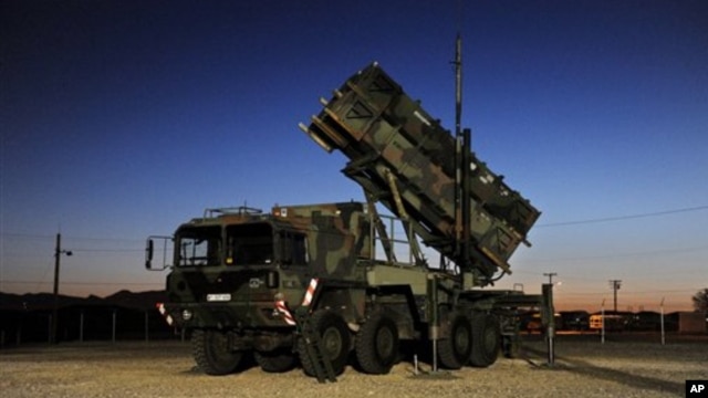 Pentagon akan mengirimkan bantuan berupa penempatan dua rudal Patriot untuk melindungi Turki dari kemungkinan serangan misil Suriah (Foto: dok). Panglima militer Suriah Jenderal Hassan Firouzabadi memperingatkan Turki bahwa penempatan rudal Patriot tersebut berpotensi memicu konflik dengan Suriah, Sabtu (15/12).
