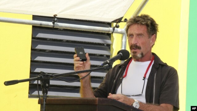 John McAfee confirmó en su blog que ya no está en Belice, pero que no mató ni contrató a nadie para que asesinara a su vecino.