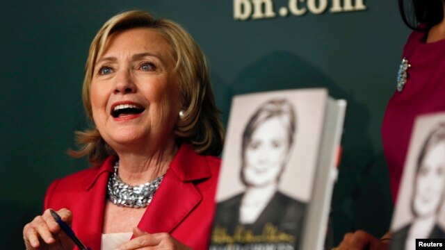 Bà Hillary Clinton phát biểu trong sự kiện ký tặng cuốn sách hồi ký 'Hard Choices' tại New York, 10/6/2014.  