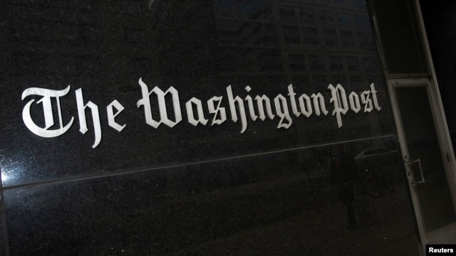 Tấm bảng hiệu trước tòa báo The Washington Post