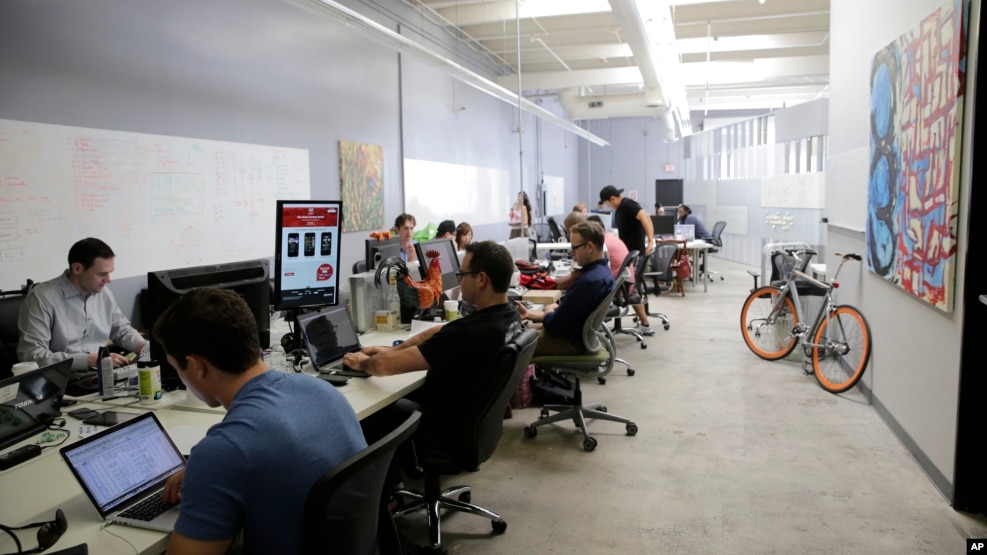 Para pekerja perusahaan permainan Rivalry Games di Silicon Valley.