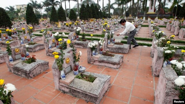 Nghĩa trang các liệt sĩ trong chiến tranh biên giới Việt-Trung 1979 bên ngoài thủ đô Hà Nội.
