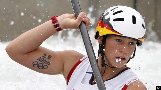 La atleta alemana Jennifer Bongardt fue una de la que se dejó tentar por la mota de los tatuajes olímpicos. 