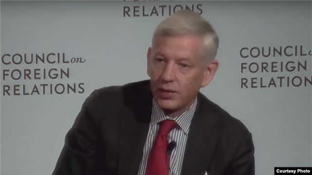 麦肯锡公司董事长兼全球总裁鲍达民（Dominic Barton）在纽约外交关系协会。 （网络截图）