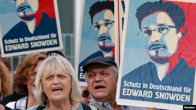 Partidarios de Snowden en Alemania realizaron un acto de apoyo.