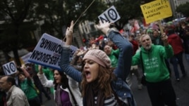 Protesters shout slogans during a demonstration against cuts in public education, in central Madrid, September 27, 2012.