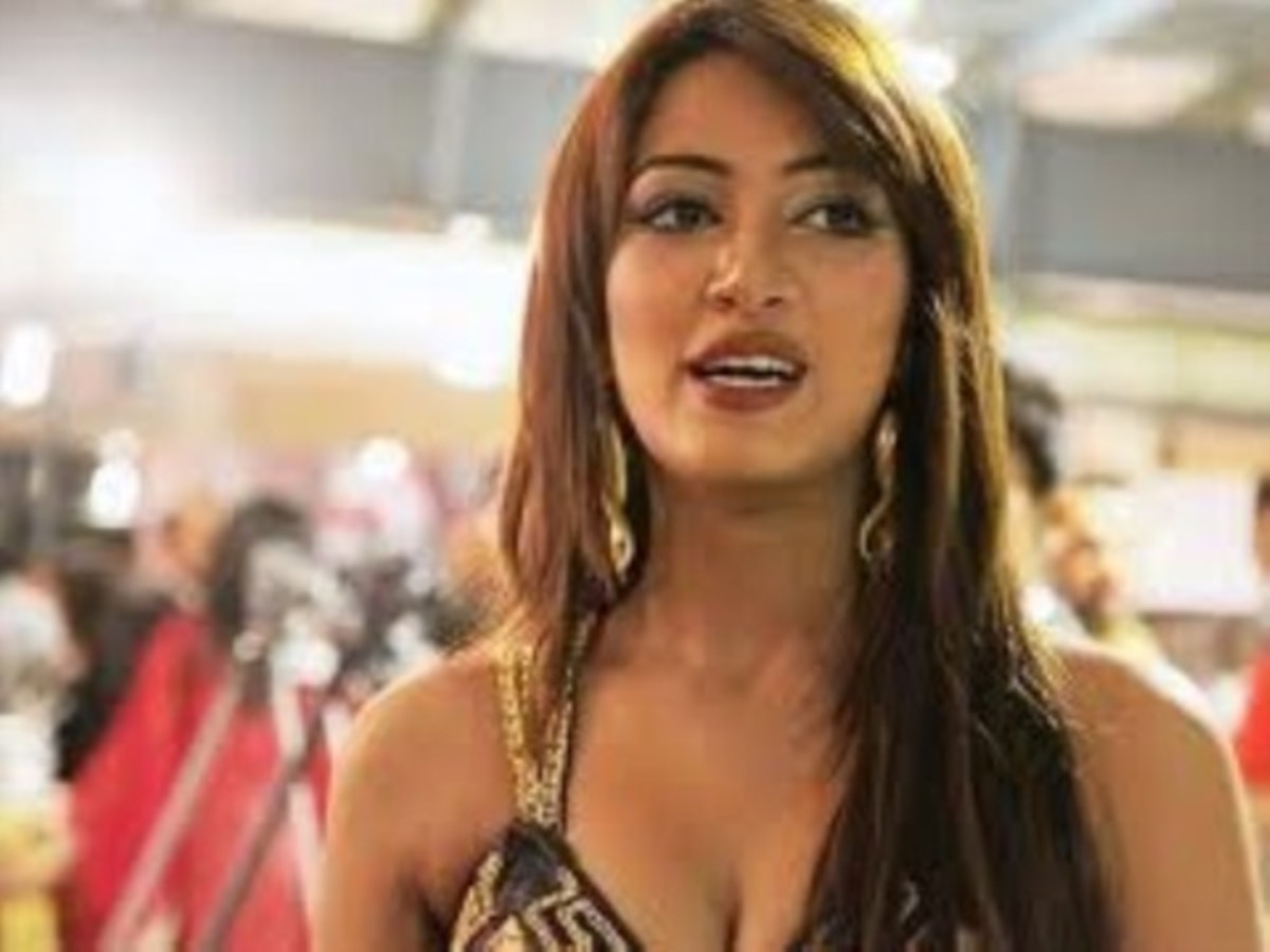 Pakistani actress mathira