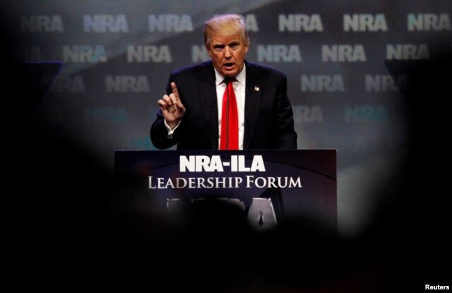 Donald Trump phát biểu tại một hội nghị của Hiệp hội Súng Quốc gia (NRA) ở thành phố Louisville, bang Kentucky, ngày 20 tháng 5, 2016