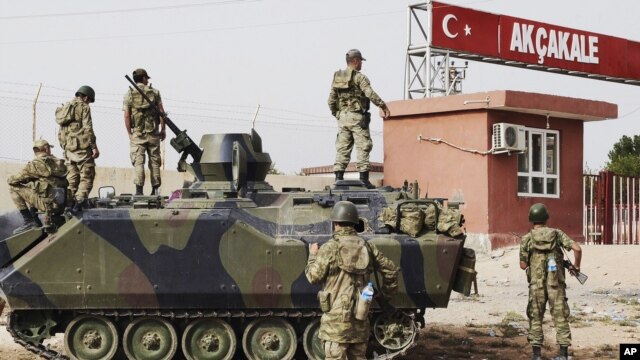 Binh sĩ Thổ Nhĩ Kỳ tại cửa khẩu biên giới với Syria