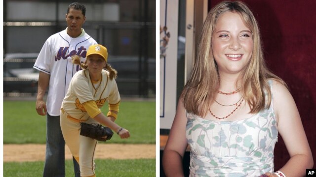 A la izquierda Sammi Kane Kraft en la película Bad News Bears, cuya premiere se realizó en 2005 (derecha).