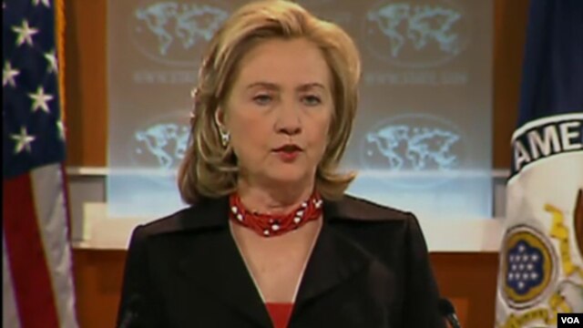 "La historia ha demostrado que los gobiernos que respetan los DD.HH. han sido siempre más estables y más prósperos", señaló Clinton.
