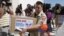 Jennifer Tyrell, una madre lesbiana junto a su hijo de 7 años lideró una campaña y entregaron peticiones firmadas a la oficina central de los Boy Scouts en respaldo al cambio de política.