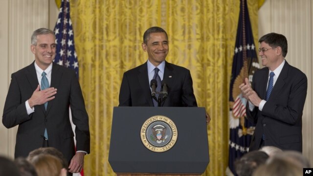 Tổng thống Obama thông báo bổ nhiệm ông Denis McDonough (trái) làm Chánh văn phòng Tòa Bạch Ốc, thay thế ông Jack Lew (phải), 25/1/2013