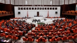 Parlamenti turk voton për t’iu bashkuar operacioneve në Siri dhe në Irak