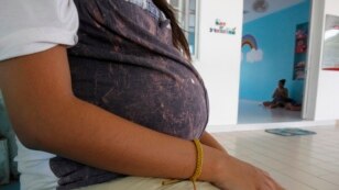 Texas tiene el mayor índice de embarazo adolescente del país, casi 43.000 en 2011. Casi dos terceras partes eran madres hispanas.