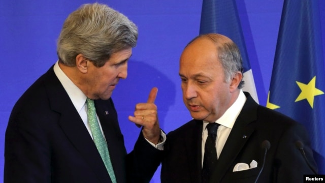 French Foreign Affairs Minister Laurent Fabius (R) listens to U.S. Secretary of State John Kerry after a news conference at the ministry in Paris, Feb. 27, 2013. 