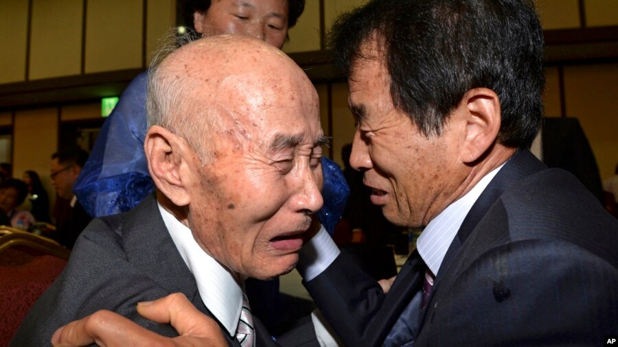 North Korean Chae <b>Hun Sik</b>, 88, left, meets with his South Korean son - F21E66F2-1EE4-4853-A3EB-4919A86A9B29_cx8_cy11_cw78_w900_r1_s_r1