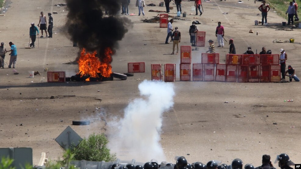 Las protestas del domingo en Oaxaca dejaron ocho muertos y no cuatro como se dijo previamente.