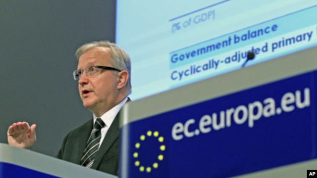European Union Economic and Monetary Affairs Commissioner Olli Rehn addresses a news conference on the interim economic forecast at the European Commission headquarters in Brussels, Belgium, November 10, 2011.