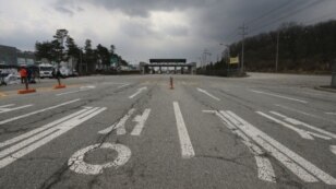 개성공단 조업중단 사태가 22일로 50일째를 맞았다. 경기도 파주시 경의선 남북출입사무소에서 개성공단으로 향하는 도로.