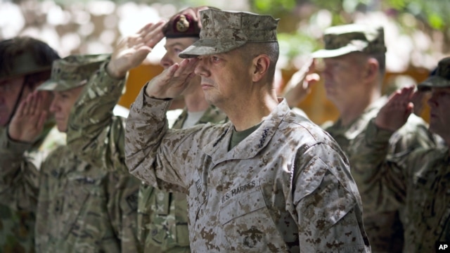 Gen. John Allen, (C), the top U.S. commander in Afghanistan, salutes before he observes Memorial Day  at ISAF headquarters in Kabul, Afghanistan, May 28, 2012. 