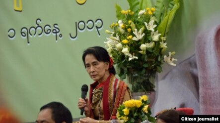 ၾသစေၾတးလ်ႏုိင္ငံ၊ မဲလ္ဘုန္းၿမိဳ႕မွာ ေဒၚေအာင္ဆန္းစုၾကည္နဲ႔ ျမန္မာအသိုင္းအသိုင္းအဝုိင္းေတြ႔ဆံုသည့္အခမ္းအနား (ဒီဇင္ဘာ ၁၊ ၂၀၁၃)