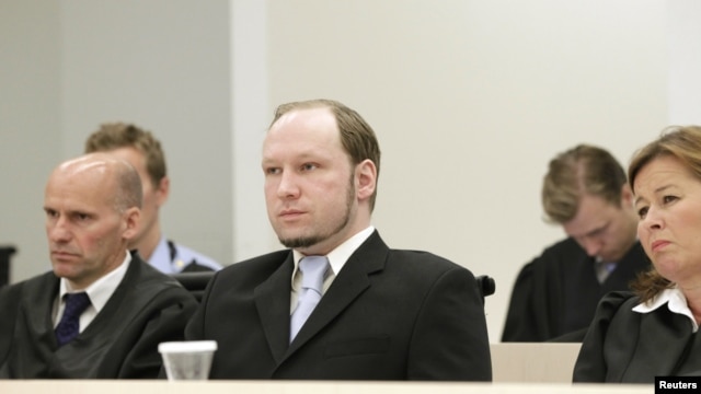 Norwegian mass killer Anders Behring Breivik (C), seated between his defense lawyers Geir Lippestad (L) and Vibeke Hein Baera (R), looks on before prosecutors deliver their closing arguments in a court in Oslo, June 21, 2012.
