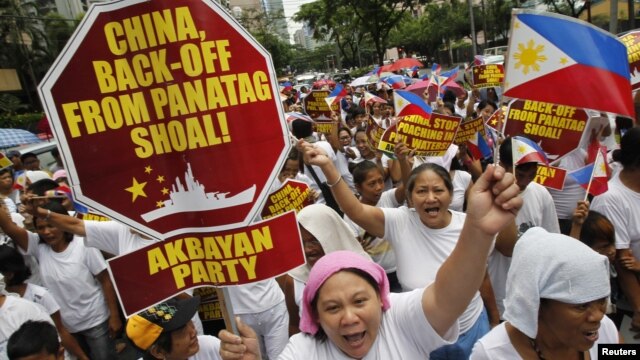 Dân Philippines xuống đường biểu tình chống Trung Quốc tại Manila.