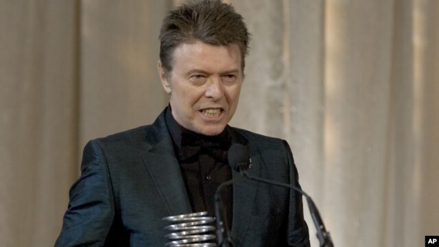 David Bowie es músico, actor, productor y arreglista musical. 