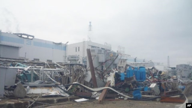 The crippled Fukushima Daiichi Nuclear Power plant is seen in Fukushima Prefecture in this undated handout photo released by Tokyo Electric Power Co, 14 Apr 2011