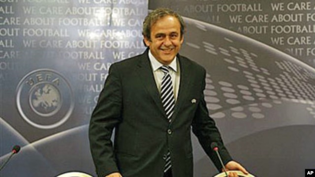 President UEFA Michel Platini mengatakan bahwa rekayasa pertandingan dan pasar taruhan menjadi ancaman serius bagi masa depan sepakbola (foto: dok). 