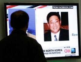 A South Korean man watches a television news program showing Korean American Kenneth Bae in Seoul, South Korea, May 2, 2013