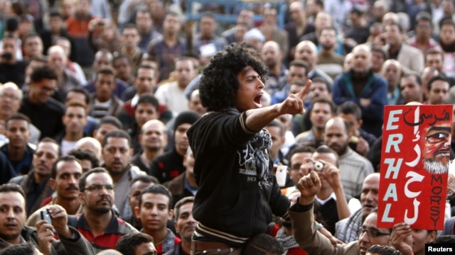 Anti-Morsi protesters chant anti-government slogans at Tahrir Square in Cairo, December 11, 2012.