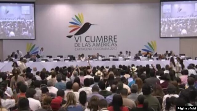 El canciller venezolano, Nicolás Maduro, anunció que el presidente Hugo Chávez no asistirá a la Cumbre.
